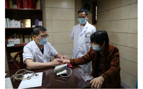 曹文新：精研數(shù)寸銀針弘仁術(shù)，擅用一雙巧手濟蒼生！